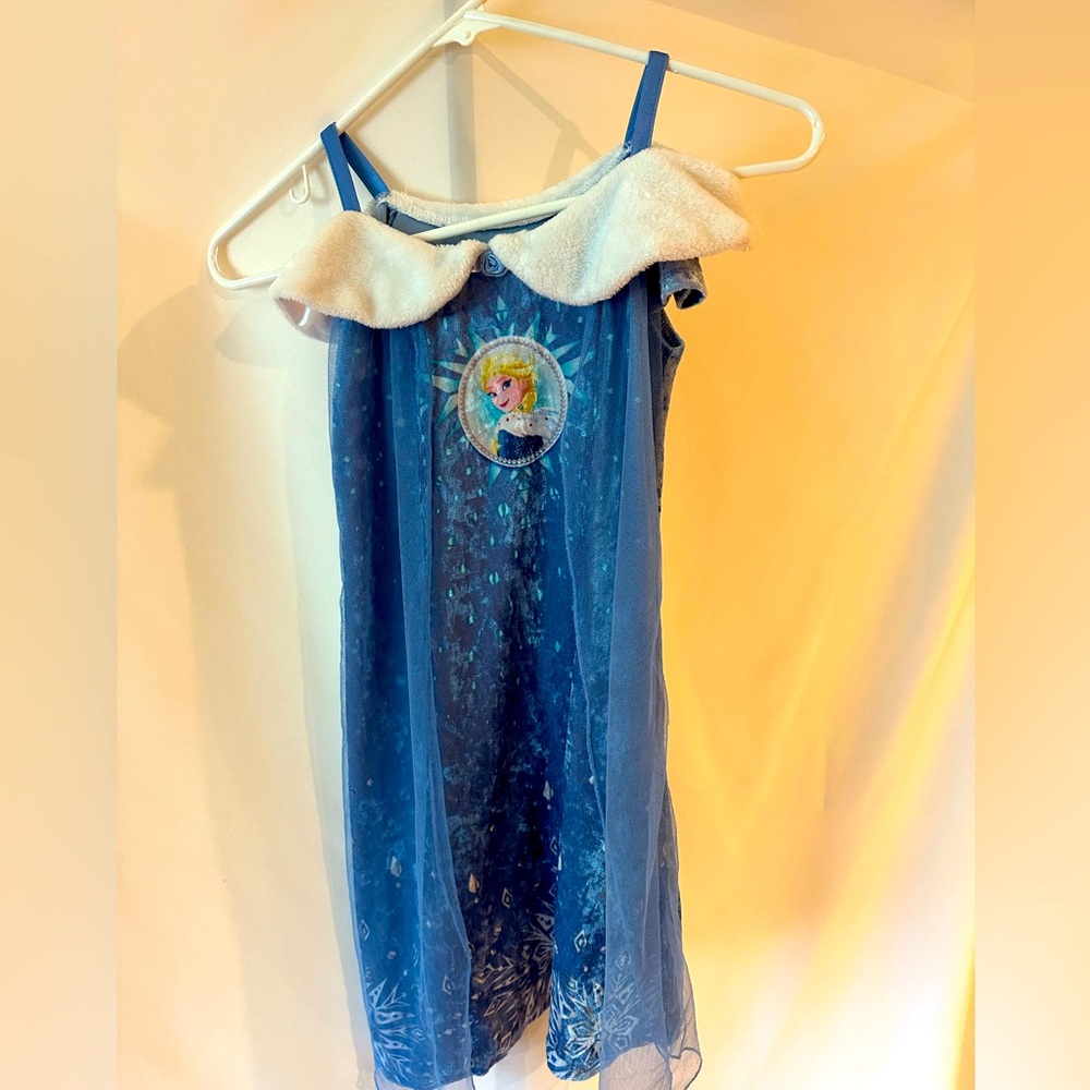 Disney Frozen Elsa Dress/nightgown; pet free, non smoking home
